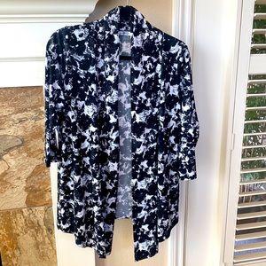 Peter Nygard Size: Medium Black and Silver Cardigan